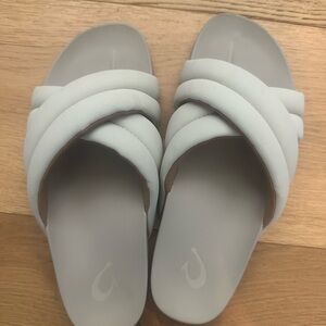 OluKai Women's Sandals in Cream/Ivory